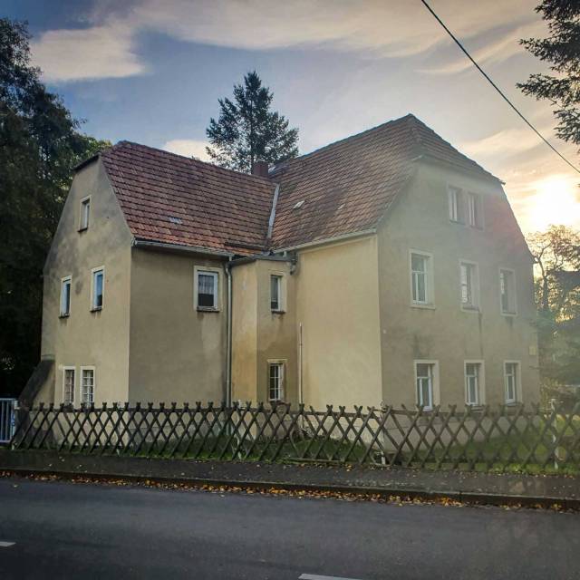Pfarrhaus von der Straßenseite aus